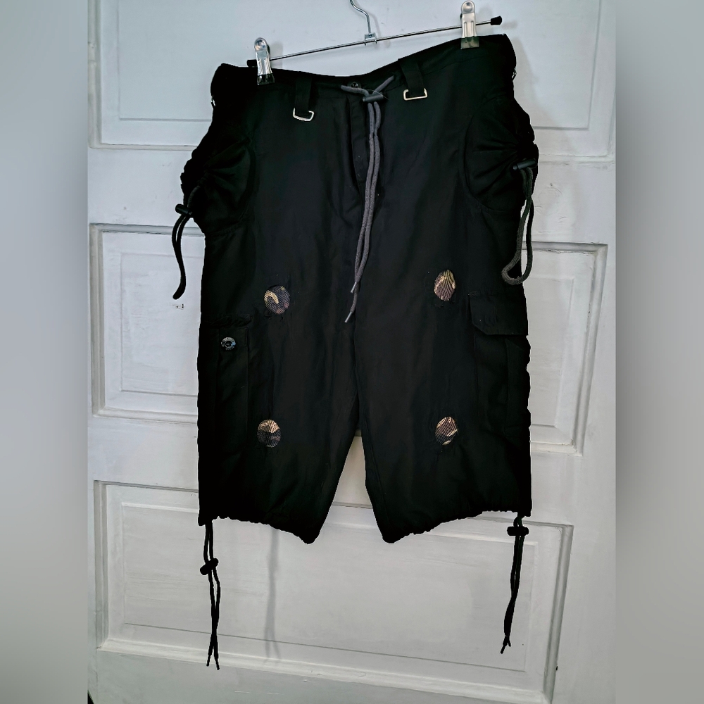 Illig Black Cargo Capris